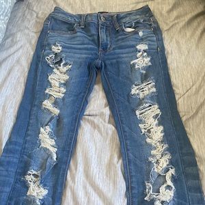 American Eagle distresses jeans